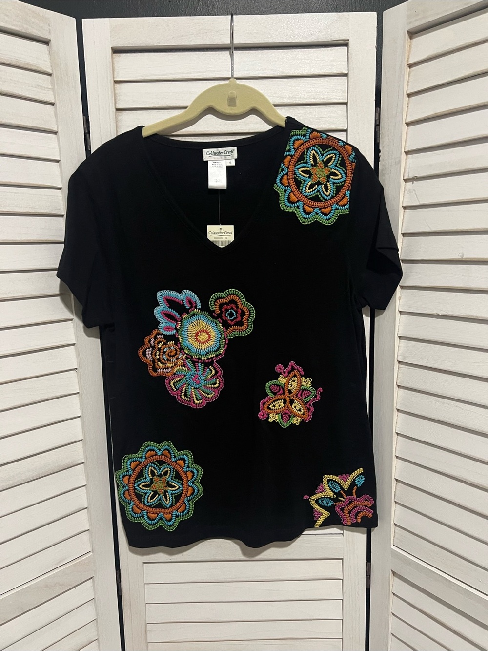 COLDWATER CREEK Black V-Neck Embroidered Short Sleeve Top
